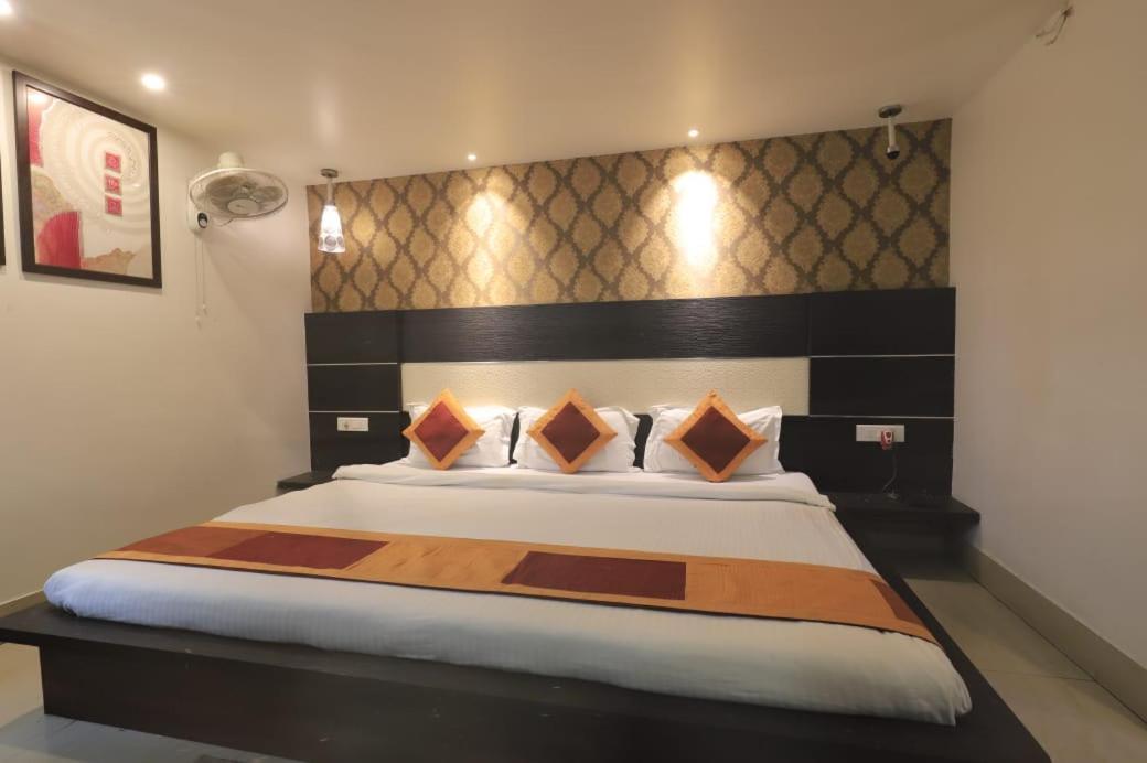 Hotel Rashmi 구와하티 외부 사진