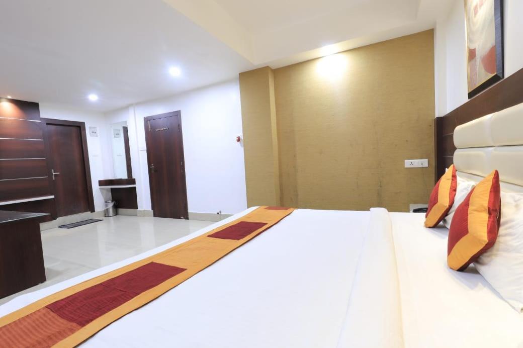 Hotel Rashmi 구와하티 외부 사진