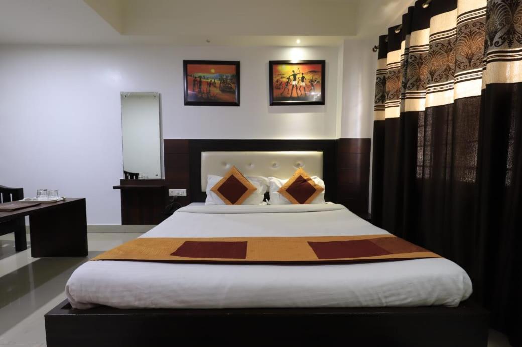 Hotel Rashmi 구와하티 외부 사진