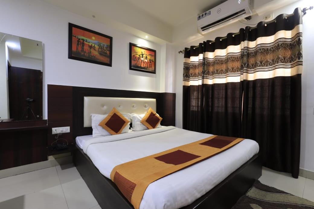 Hotel Rashmi 구와하티 외부 사진