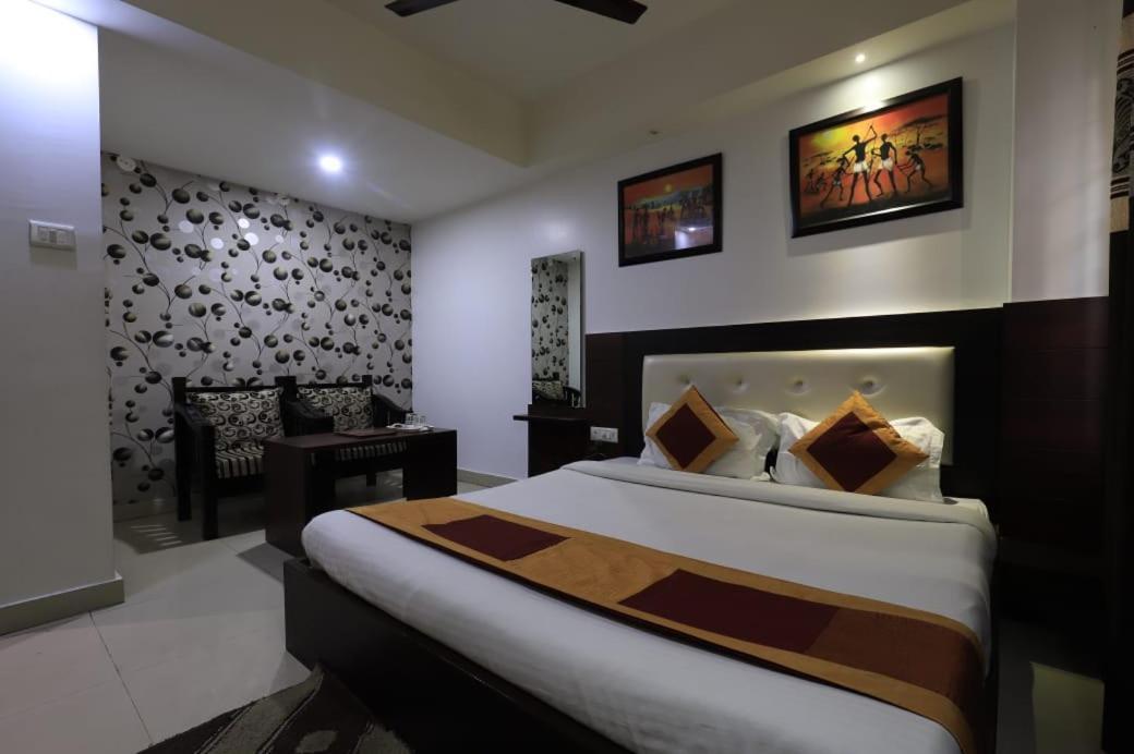 Hotel Rashmi 구와하티 외부 사진