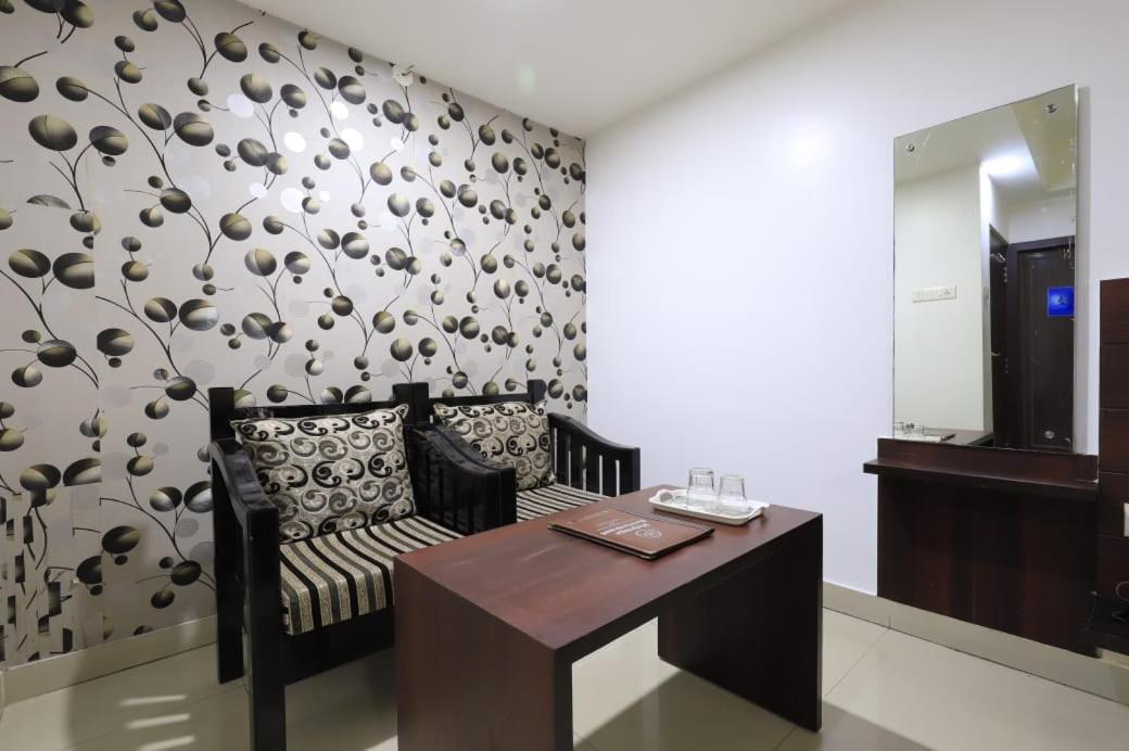Hotel Rashmi 구와하티 외부 사진